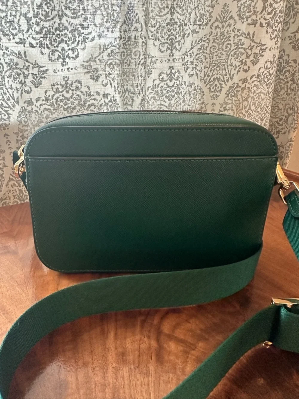 kate spade emerald green crossbody camera bag with gold hardware - Picture 4 of 5